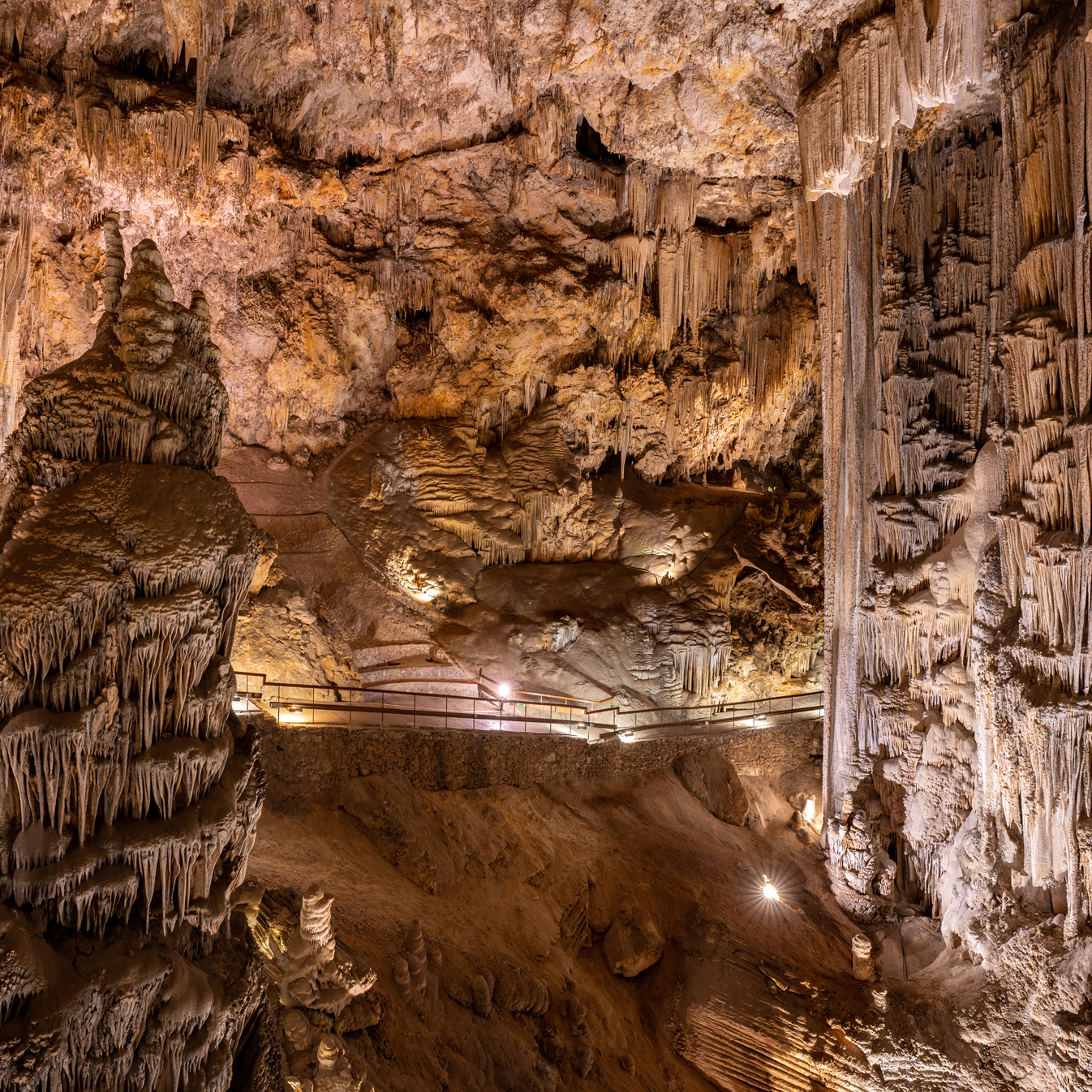 Salas Cueva de Nerja