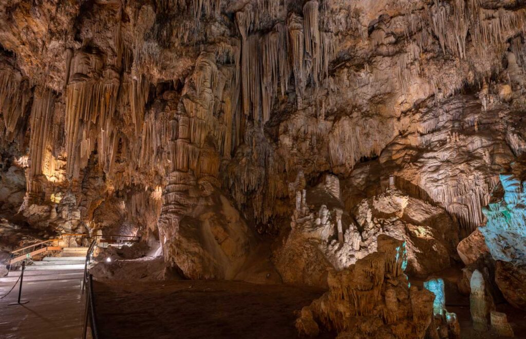 10 razones para visitar la cueva de nerja